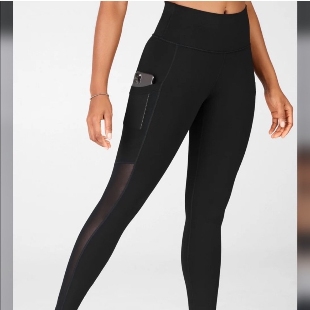 Fabletics Mila high waisted pocket leggings